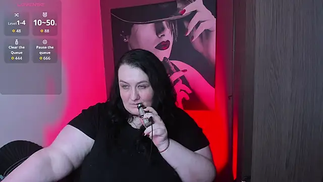 Snapshot of QueenOfHaze chatting on 05-20-26, 09:45 QueenOfHaze online show from 05-20-26, 09:45