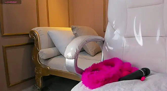 ZoeySnow online show from 11-15-25, 12:20