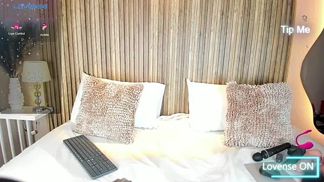 Snapshot of ZoeySnow chatting on 09-28-25, 11:23 ZoeySnow online show from 09-28-25, 11:23