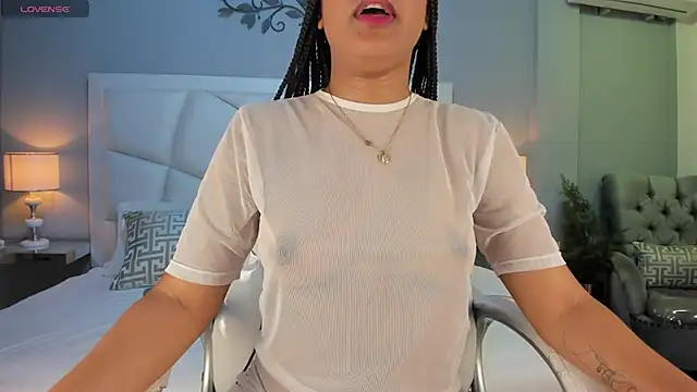 Snapshot of ZoeySnow chatting on 03-03-25, 11:44 ZoeySnow online show from 03-03-25, 11:44