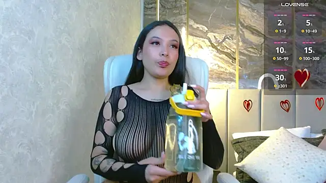 Snapshot of Victoria_Collinns chatting on 02-24-25, 12:05 Victoria Collinns online show from 02-24-25, 12:05