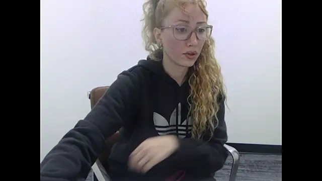 rosepuss online show from 12-19-25, 02:19