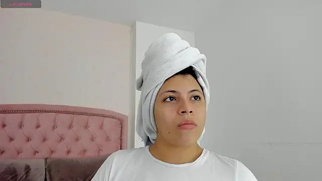 Kendall  Fox online show from 10-18-25, 06:04