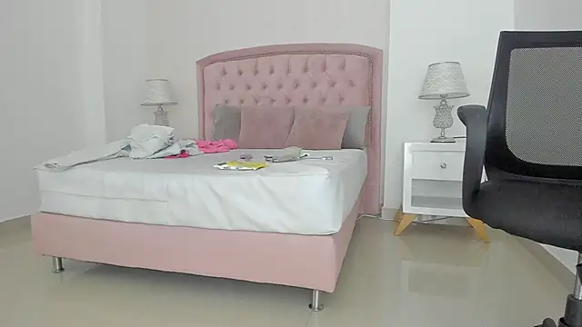 Kendall  Fox online show from 09-24-25, 06:31