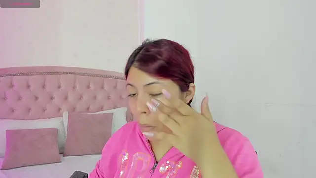 Kendall  Fox online show from 10-25-25, 05:17