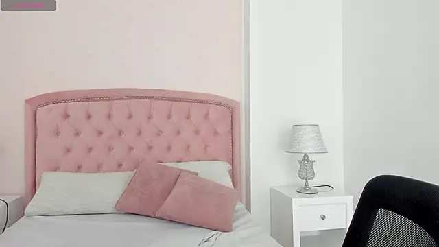 Kendall  Fox online show from 11-27-25, 06:25