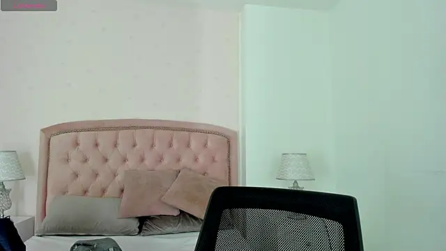 Kendall  Fox online show from 10-17-25, 04:49