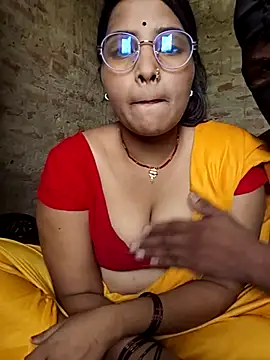 Snapshot of Simrandeshipp chatting on 06-14-26, 06:47 Simrandeshipp online show from 06-14-26, 06:47