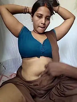 Snapshot of Simrandeshipp chatting on 05-19-26, 03:24 Simrandeshipp online show from 05-19-26, 03:24