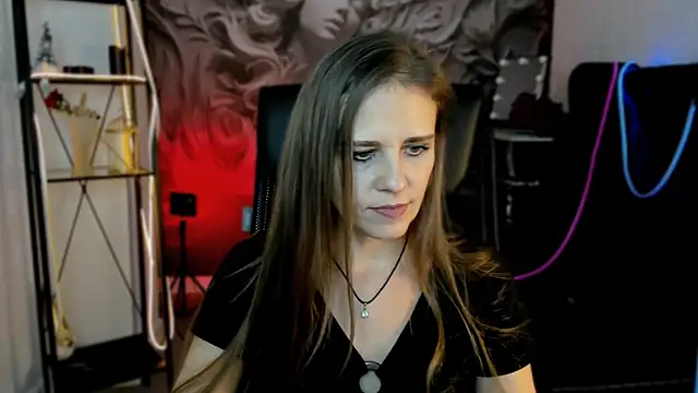 Snapshot of EmiliaBedy chatting on 03-10-25, 10:18 EmiliaBedy online show from 03-10-25, 10:18