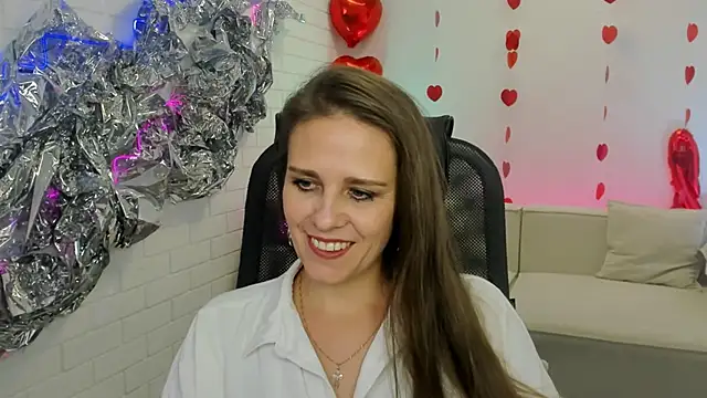 Snapshot of EmiliaBedy chatting on 02-25-25, 03:20 EmiliaBedy online show from 02-25-25, 03:20