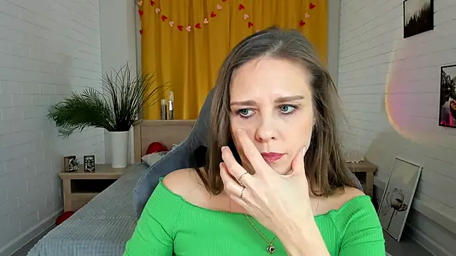 Snapshot of EmiliaBedy chatting on 02-26-25, 12:05 EmiliaBedy online show from 02-26-25, 12:05