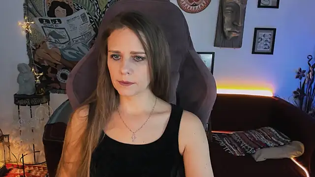 Snapshot of EmiliaBedy chatting on 03-16-25, 09:16 EmiliaBedy online show from 03-16-25, 09:16