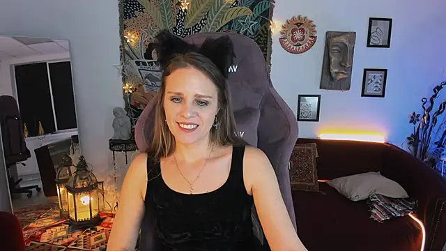 Snapshot of EmiliaBedy chatting on 03-16-25, 03:28 EmiliaBedy online show from 03-16-25, 03:28
