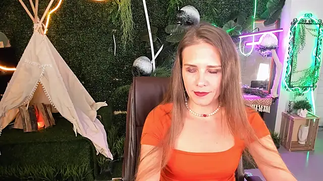 Snapshot of EmiliaBedy chatting on 09-24-25, 09:05 EmiliaBedy online show from 09-24-25, 09:05