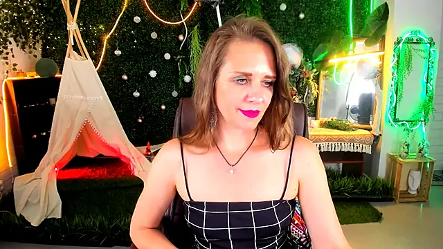 Snapshot of EmiliaBedy chatting on 07-06-26, 03:03 EmiliaBedy online show from 07-06-26, 03:03