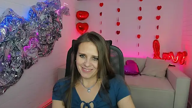 Snapshot of EmiliaBedy chatting on 03-18-25, 12:28 EmiliaBedy online show from 03-18-25, 12:28