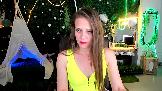 Snapshot of EmiliaBedy chatting on 06-07-26, 09:03 EmiliaBedy online show from 06-07-26, 09:03