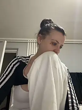 bunnythetailor online show from 02-26-26, 04:34