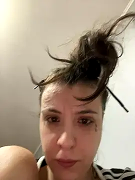 bunnythetailor online show from 11-26-25, 03:12