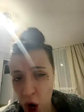 bunnythetailor online show from 11-17-25, 04:44