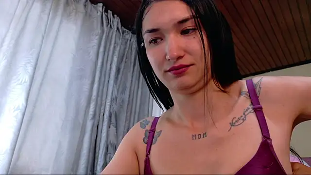 Snapshot of Sofii_cutee chatting on 12-17-25, 12:32 Sofii cutee online show from 12-17-25, 12:32