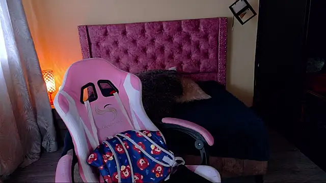 Snapshot of Sofii_cutee chatting on 12-19-25, 12:29 Sofii cutee online show from 12-19-25, 12:29