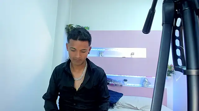 Nikki and Mayk online show from 01-10-26, 02:40