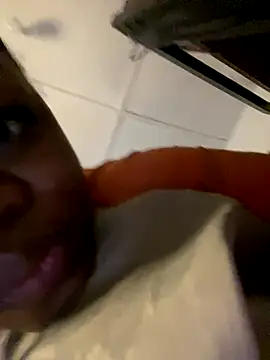 Boneca25 online show from 11-25-25, 05:30