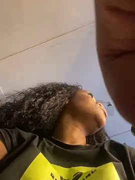 Boneca25 online show from 10-28-25, 01:32