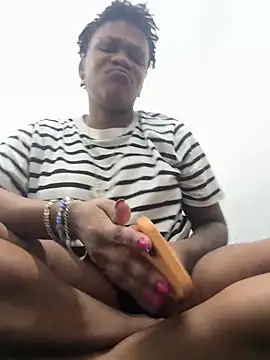 Boneca25 online show from 04-12-26, 06:00