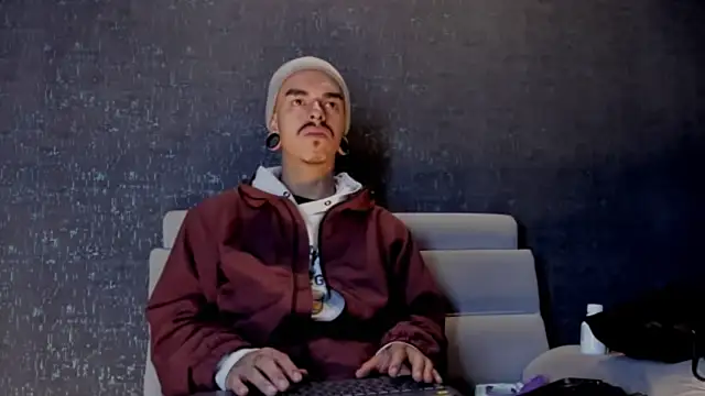 Snapshot of kaletattoo chatting on 12-05-25, 11:09 kaletattoo online show from 12-05-25, 11:09