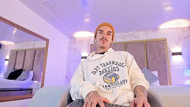 Snapshot of kaletattoo chatting on 11-19-25, 07:25 kaletattoo online show from 11-19-25, 07:25