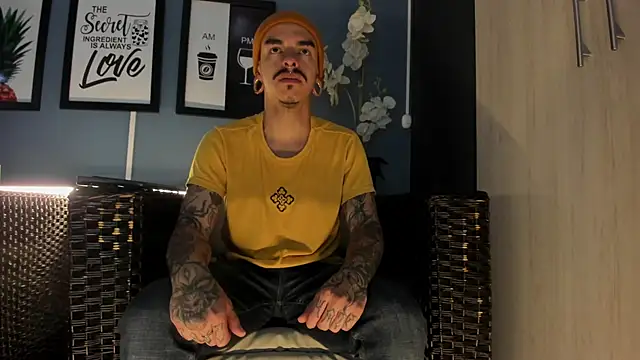 Snapshot of kaletattoo chatting on 11-27-25, 10:59 kaletattoo online show from 11-27-25, 10:59