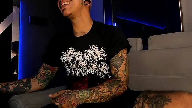 Snapshot of kaletattoo chatting on 05-18-26, 11:26 kaletattoo online show from 05-18-26, 11:26