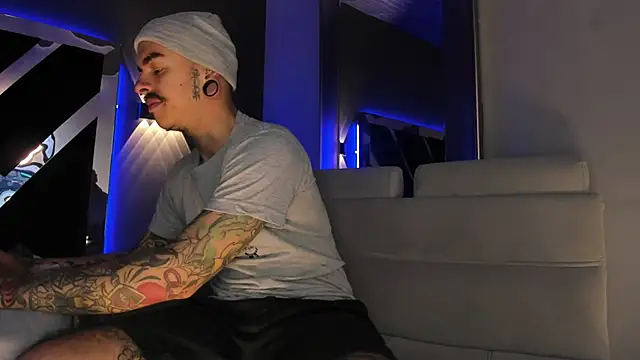 Snapshot of kaletattoo chatting on 02-23-26, 11:11 kaletattoo online show from 02-23-26, 11:11