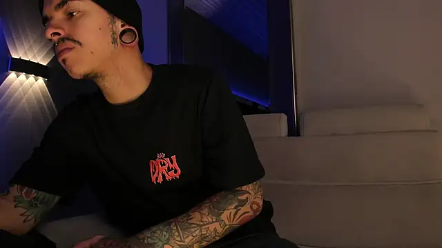 Snapshot of kaletattoo chatting on 02-05-26, 11:06 kaletattoo online show from 02-05-26, 11:06