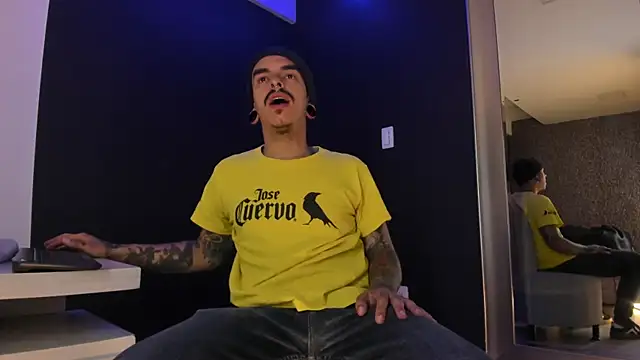 Snapshot of kaletattoo chatting on 06-10-26, 11:11 kaletattoo online show from 06-10-26, 11:11