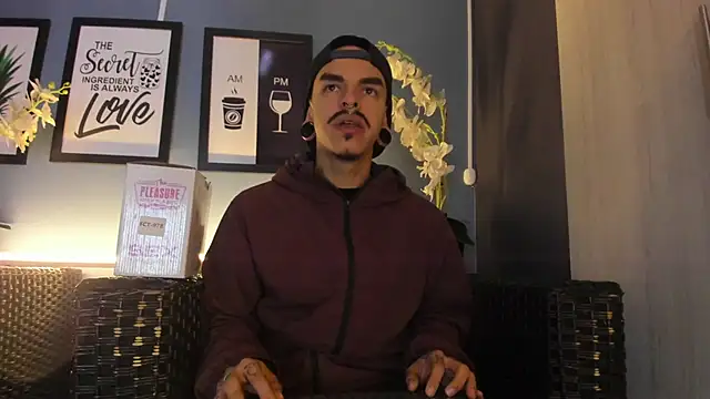 Snapshot of kaletattoo chatting on 10-25-25, 11:20 kaletattoo online show from 10-25-25, 11:20