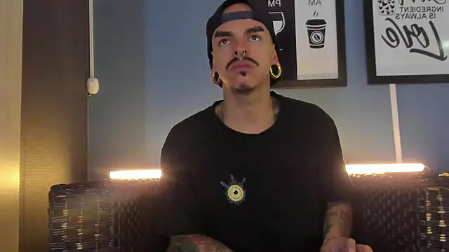 Snapshot of kaletattoo chatting on 10-10-25, 11:22 kaletattoo online show from 10-10-25, 11:22