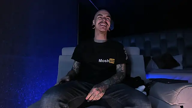 Snapshot of kaletattoo chatting on 02-14-26, 11:10 kaletattoo online show from 02-14-26, 11:10