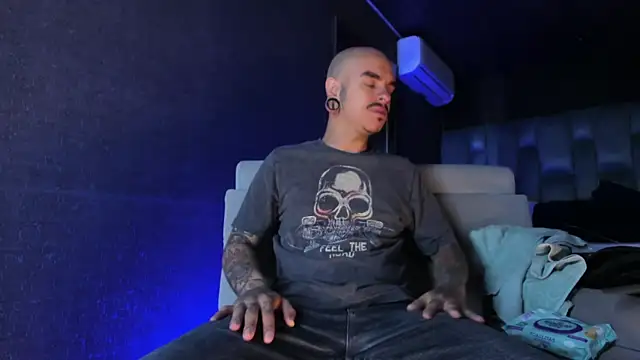 Snapshot of kaletattoo chatting on 05-11-26, 11:33 kaletattoo online show from 05-11-26, 11:33