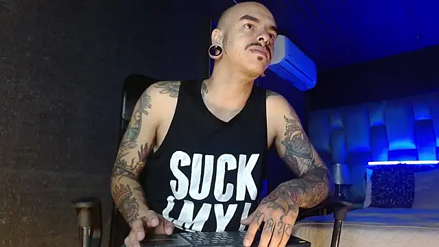 Snapshot of kaletattoo chatting on 07-26-26, 12:01 kaletattoo online show from 07-26-26, 12:01