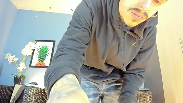 Snapshot of kaletattoo chatting on 12-22-25, 11:10 kaletattoo online show from 12-22-25, 11:10