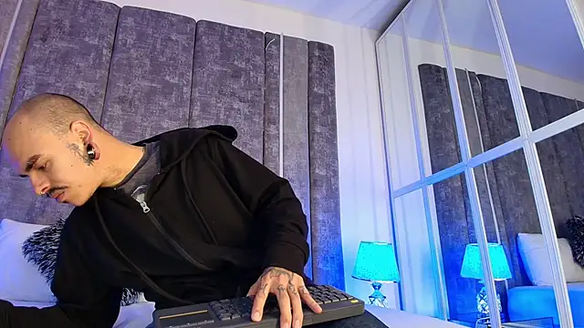 Snapshot of kaletattoo chatting on 02-04-26, 11:16 kaletattoo online show from 02-04-26, 11:16