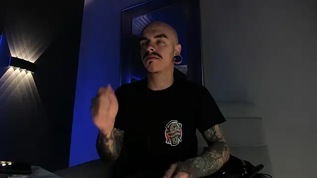 Snapshot of kaletattoo chatting on 02-28-26, 11:21 kaletattoo online show from 02-28-26, 11:21