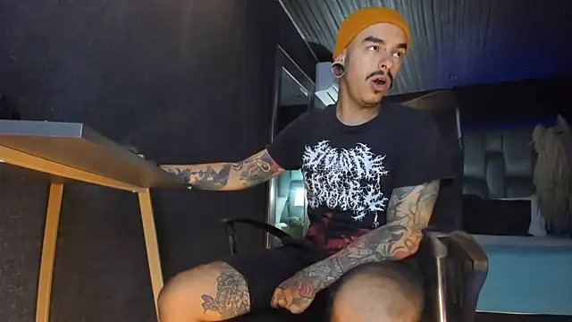 Snapshot of kaletattoo chatting on 06-23-26, 11:30 kaletattoo online show from 06-23-26, 11:30