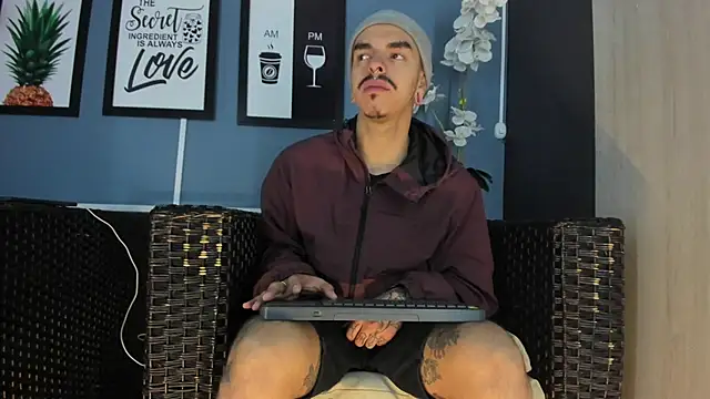 Snapshot of kaletattoo chatting on 11-09-25, 11:36 kaletattoo online show from 11-09-25, 11:36