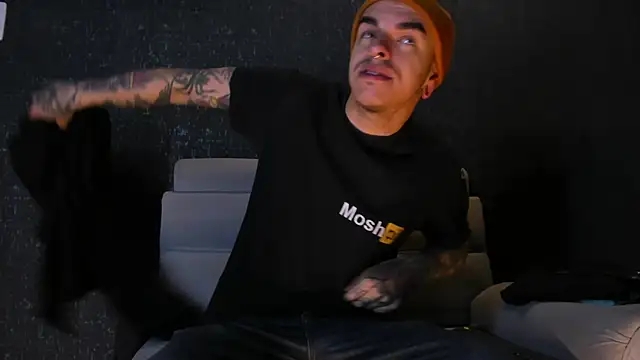 Snapshot of kaletattoo chatting on 01-08-26, 11:05 kaletattoo online show from 01-08-26, 11:05