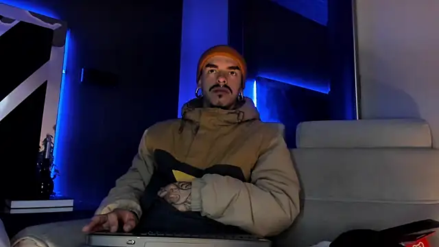 Snapshot of kaletattoo chatting on 11-28-25, 11:10 kaletattoo online show from 11-28-25, 11:10